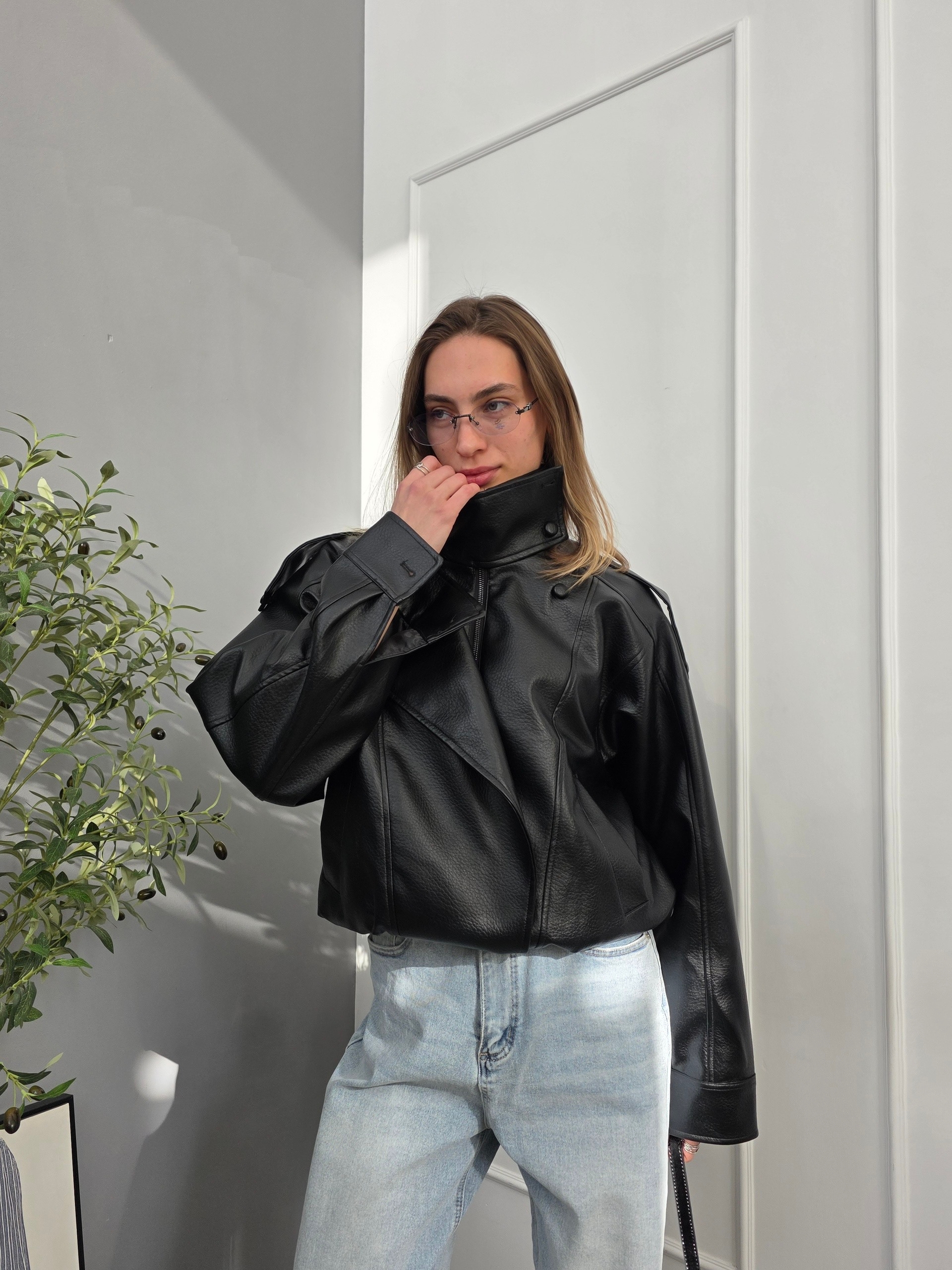 Кожанка W 9316 ремешки на плечах