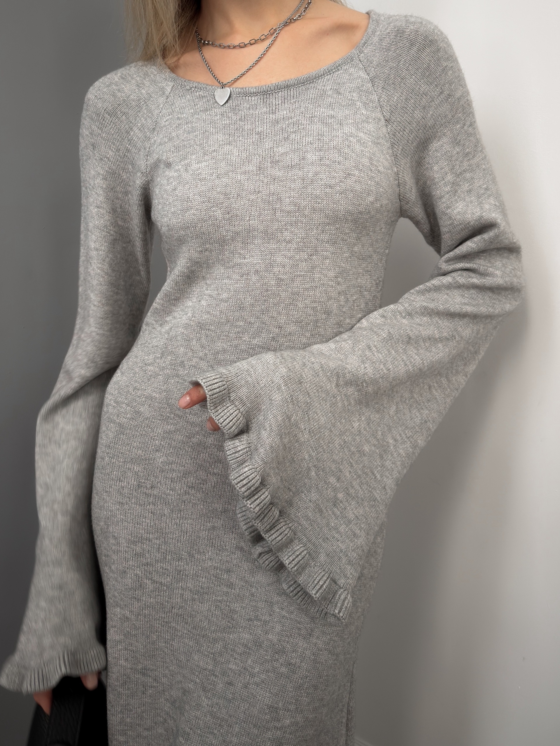 Платье 50381 рюши завязки на спине