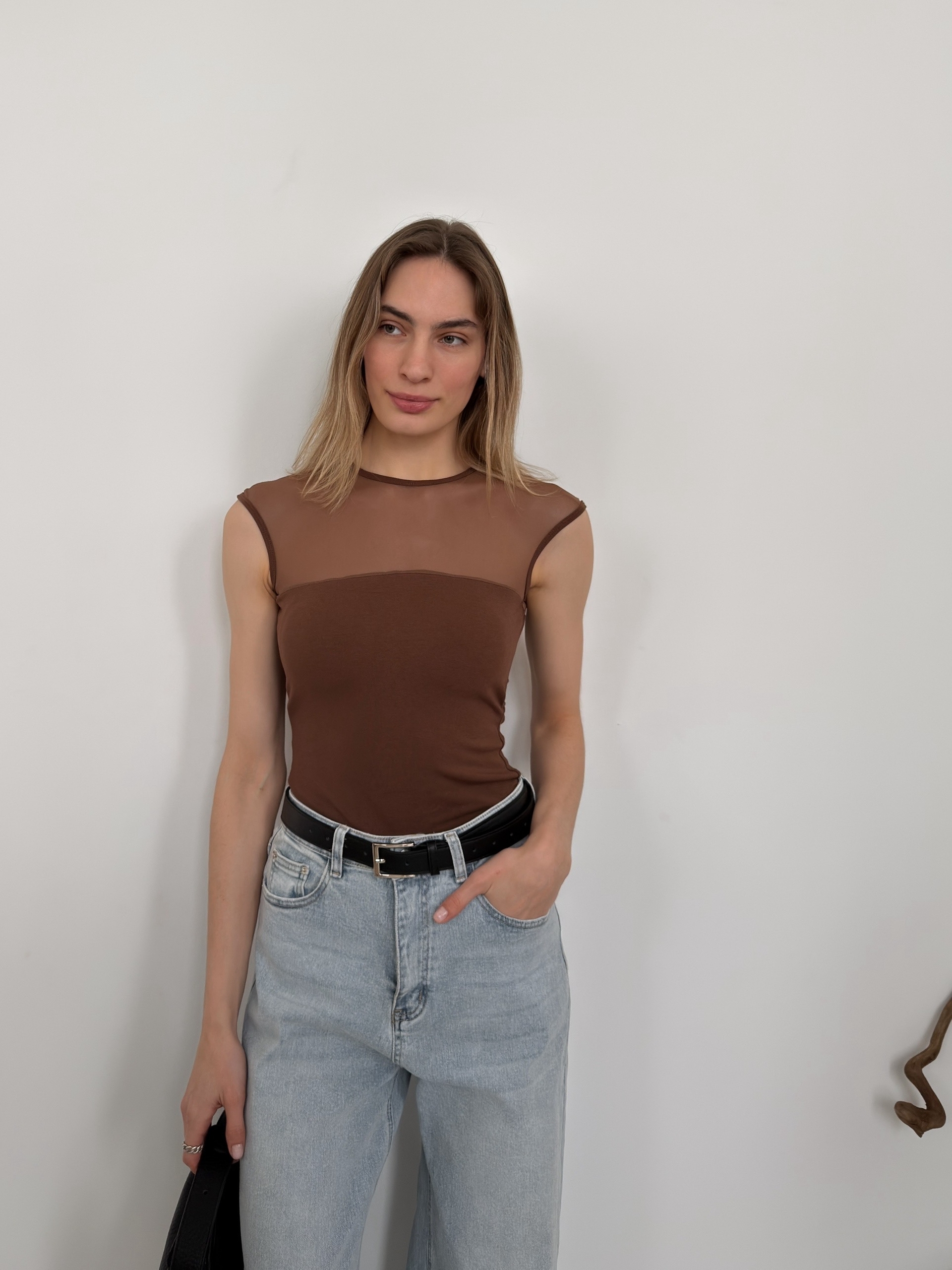 Майка с чашечками с сеткой