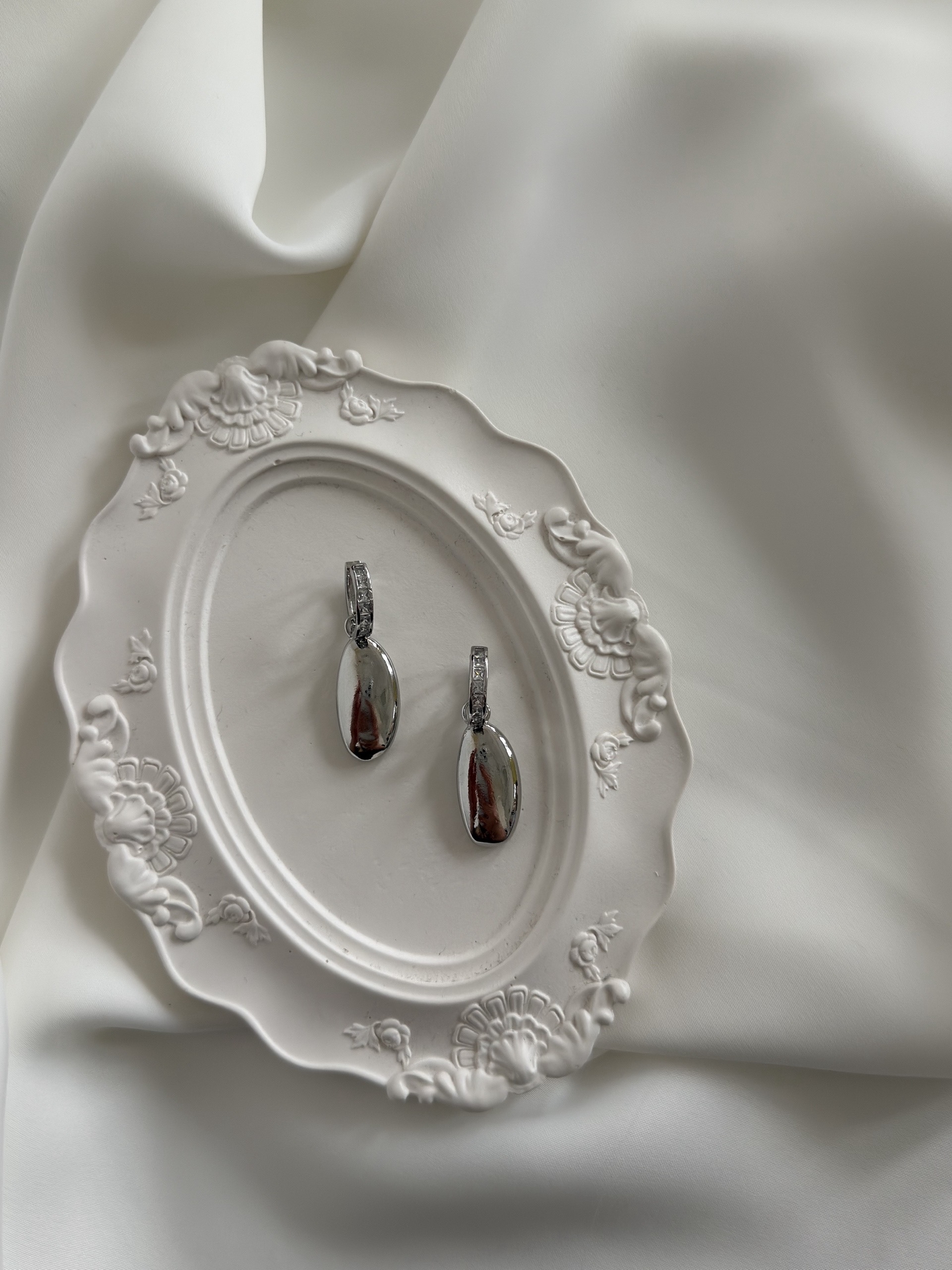 Серьги овал стразы