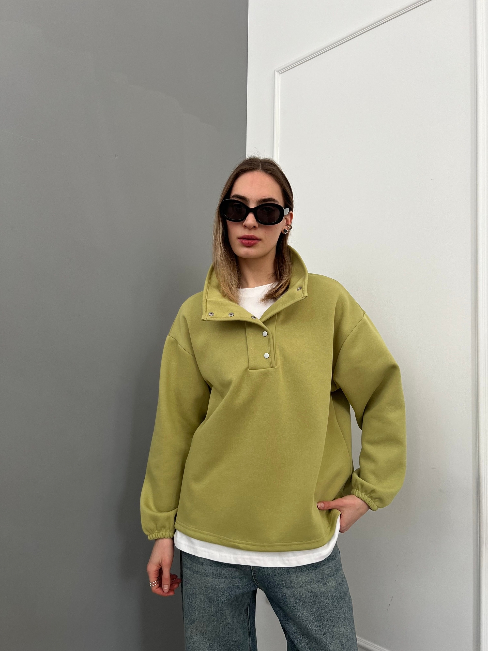 Свитшот W 9302 на заклепках