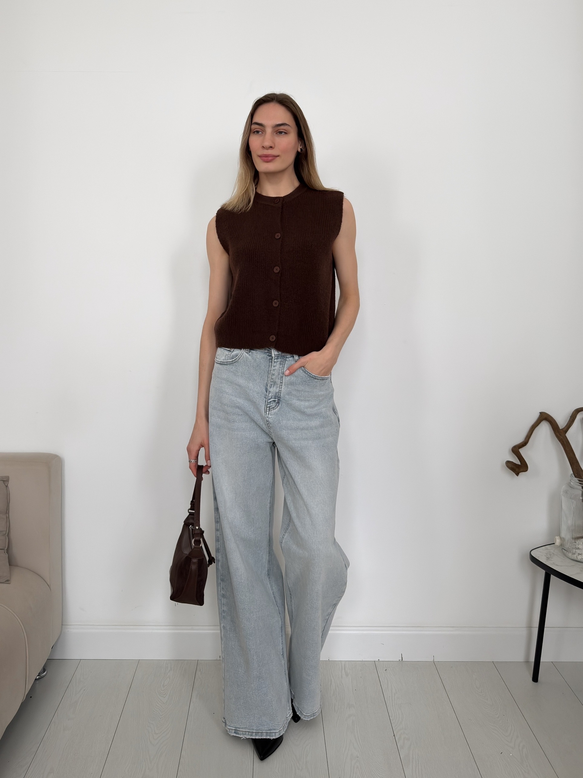 Жилетка вязаная на пуговках