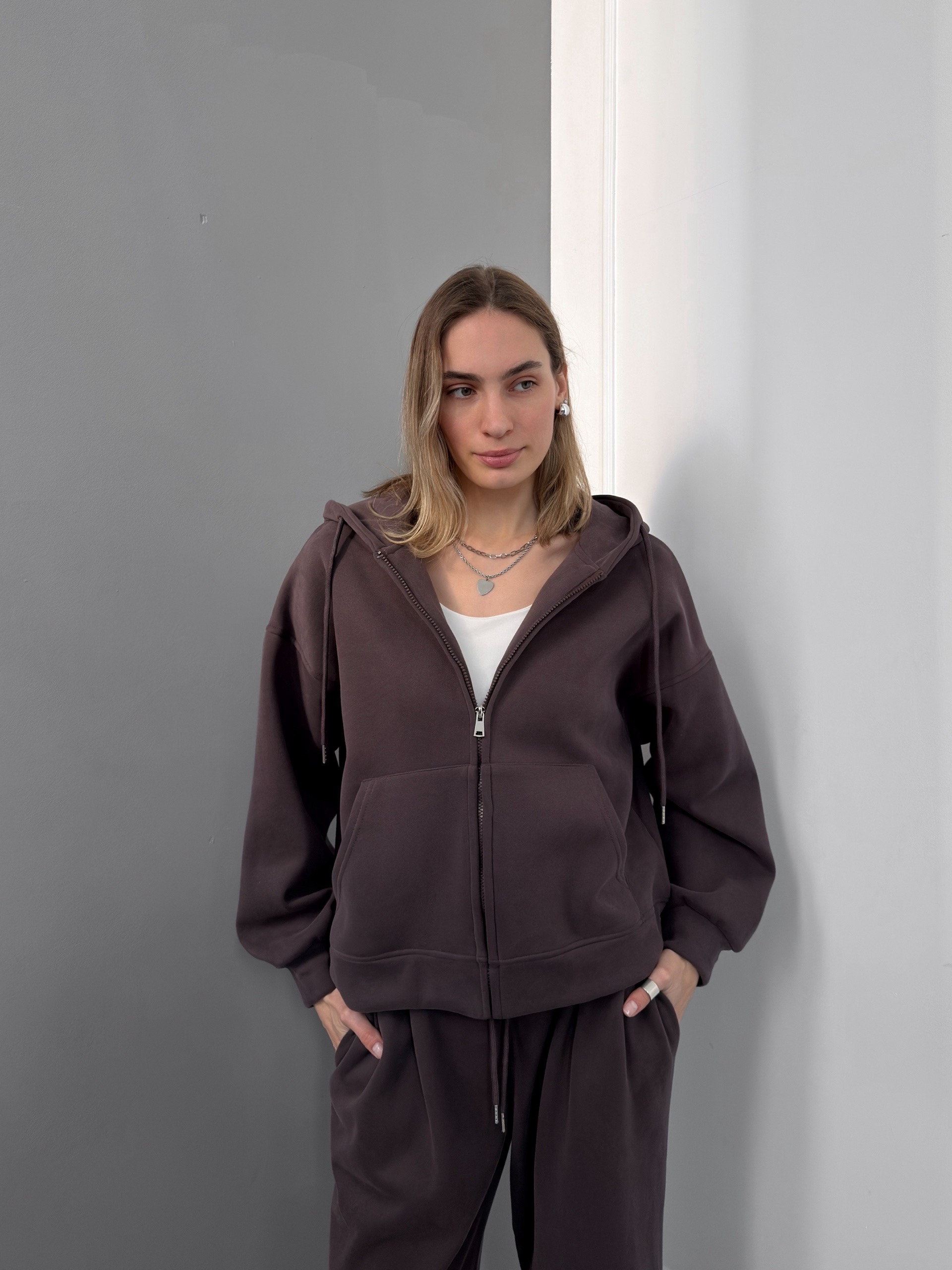 Костюм W 9365-1 кофта на молнии+ джогеры флис