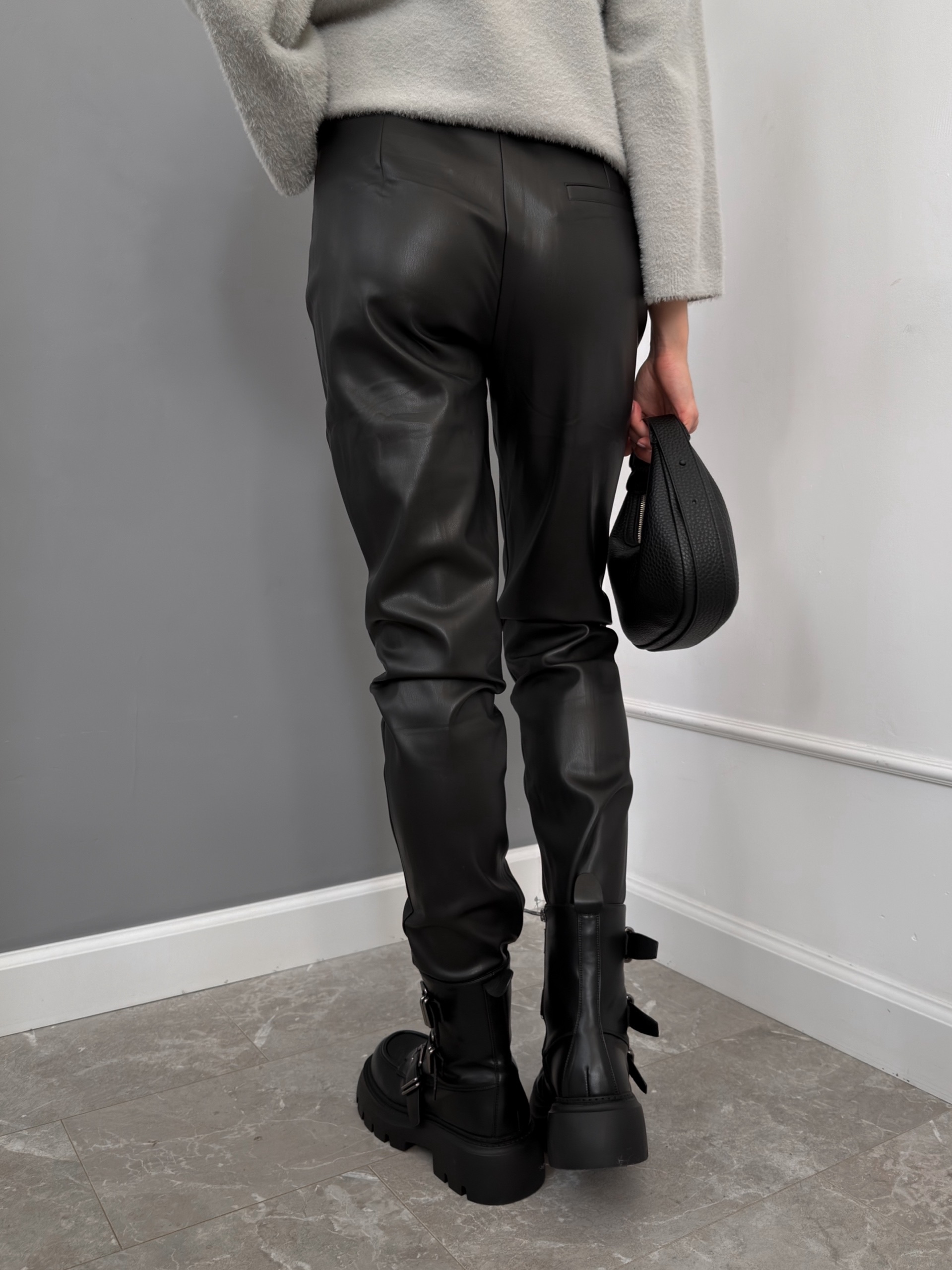 Брюки 33 code 720 прямые кожа