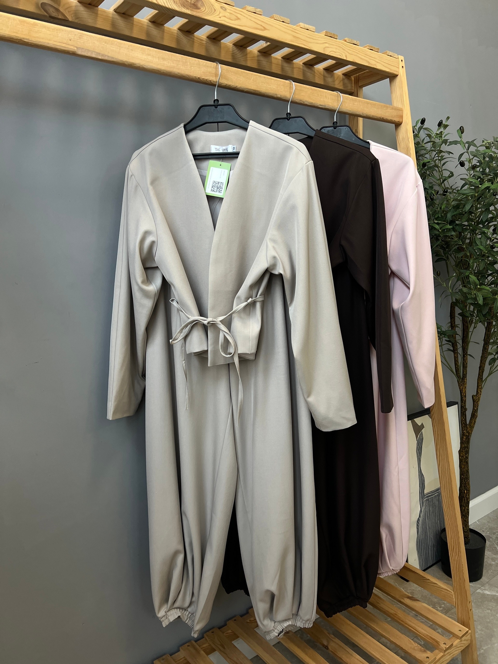 Костюм The Vibe жакет с пояском+брюки