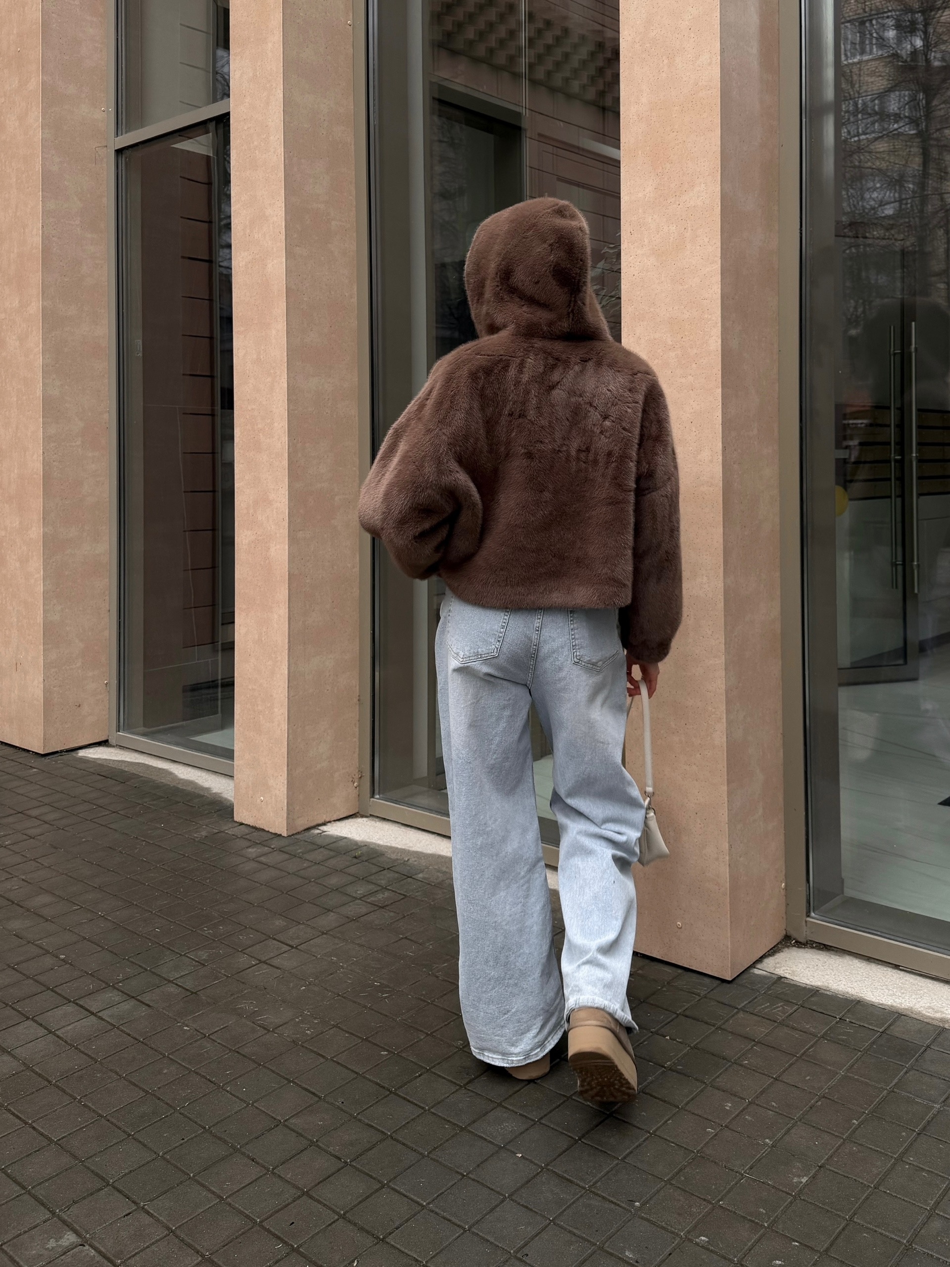 Шубка G93 на молнии с капюшоном