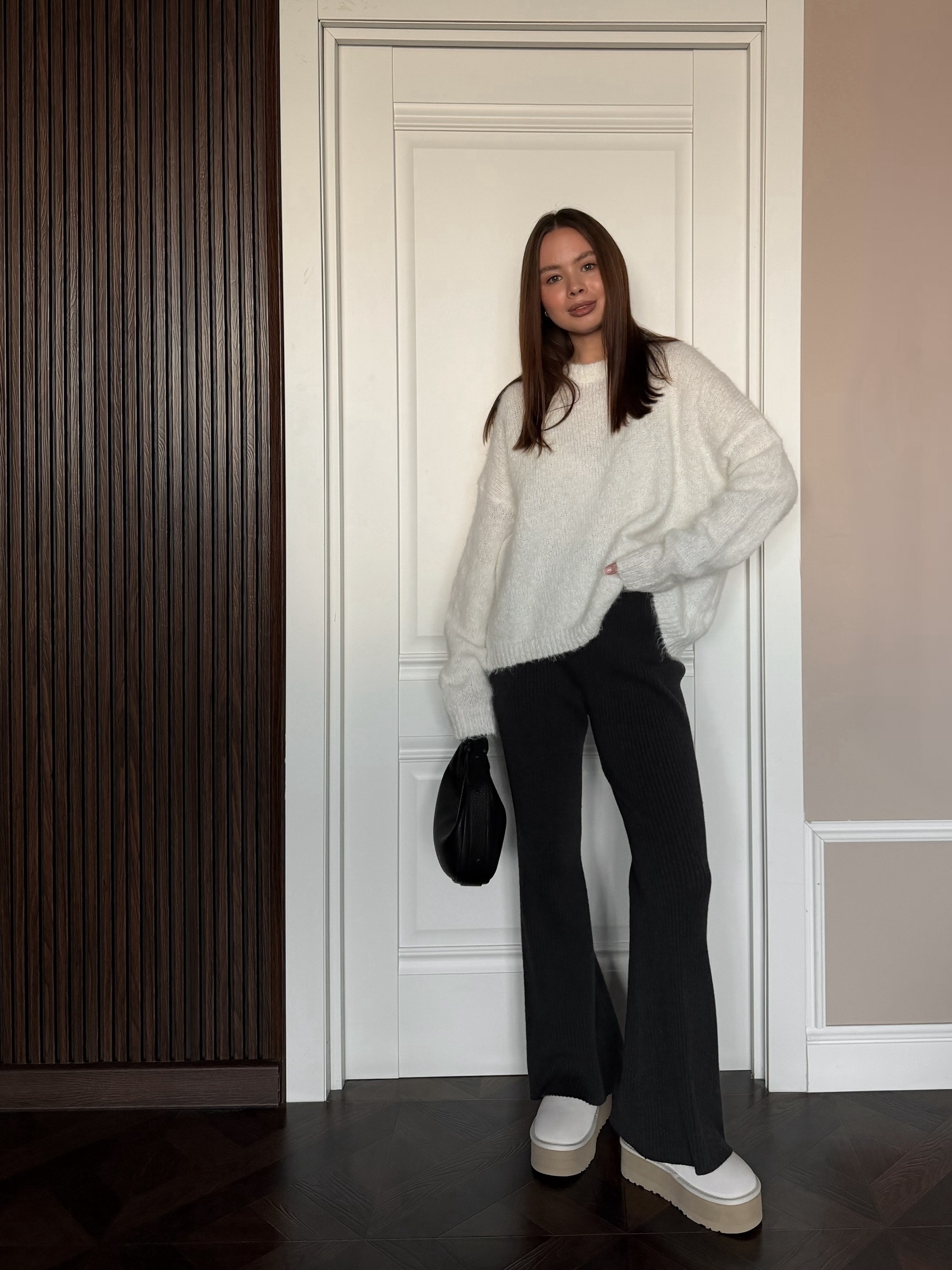 Брюки клеш U с ремнем в рубчик