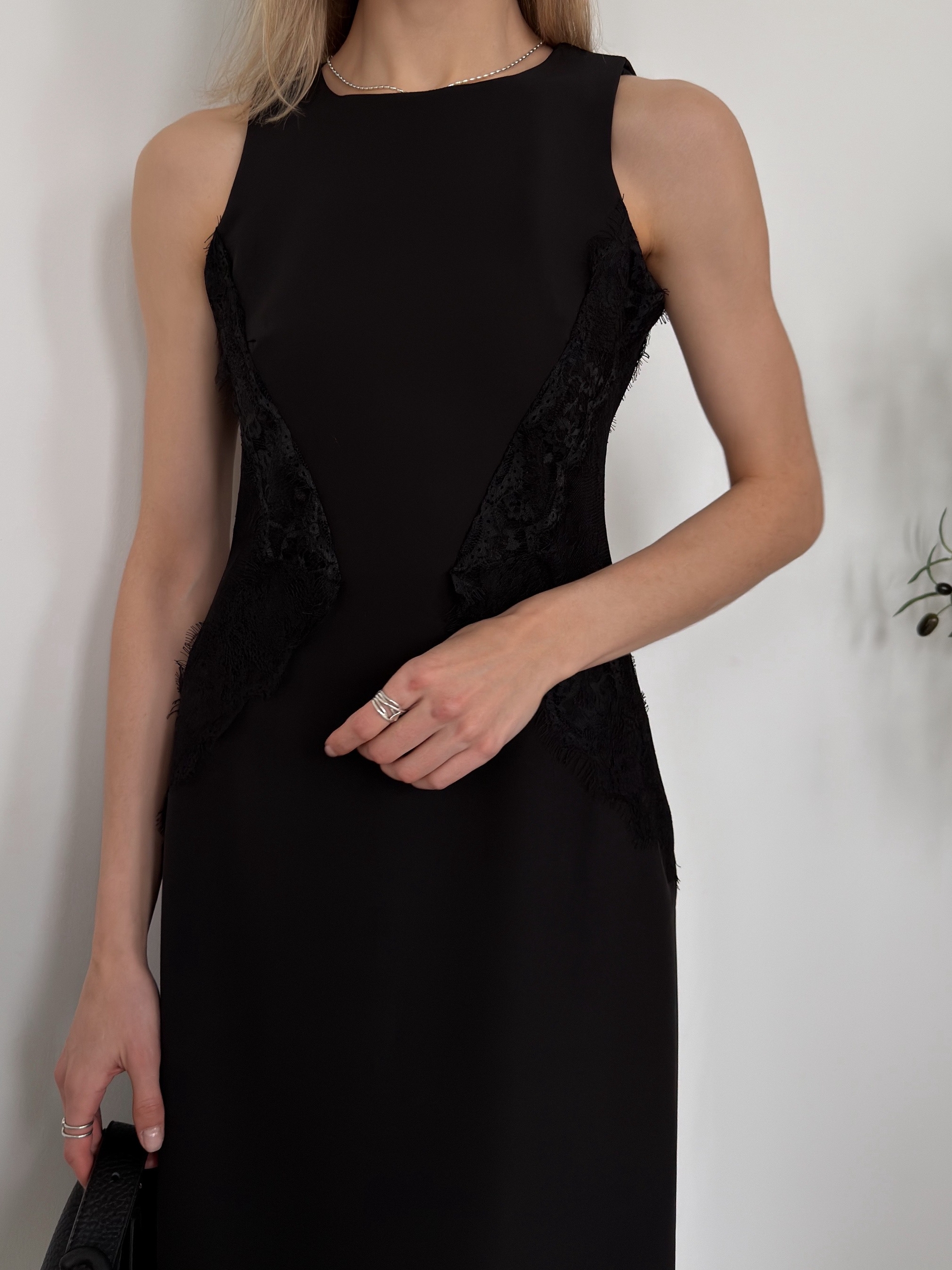 Платье Arai Mod без рукавов кружева по бокам