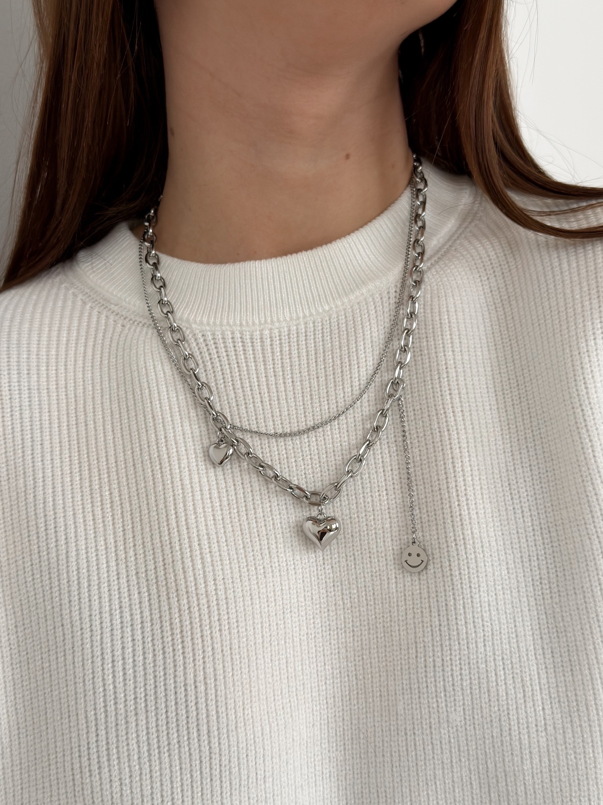 Подвеска цепь висит смайлик сердце