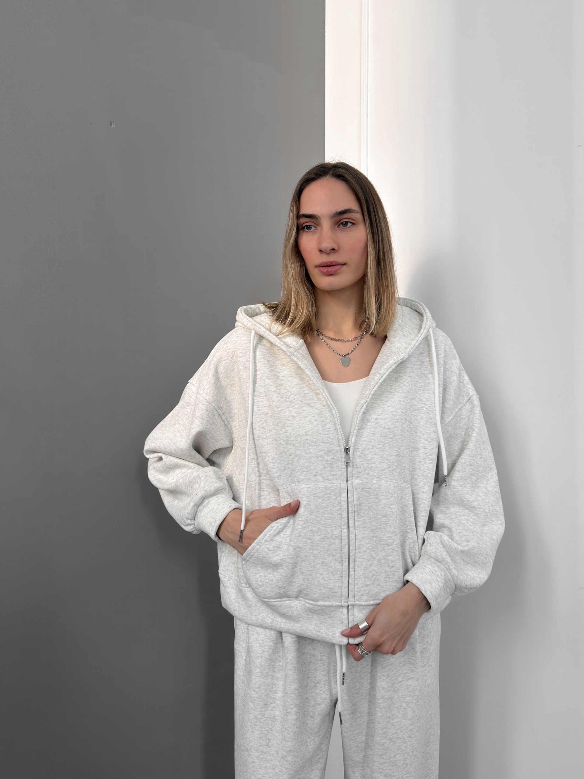 Костюм W 9365-1 кофта на молнии+ джогеры флис