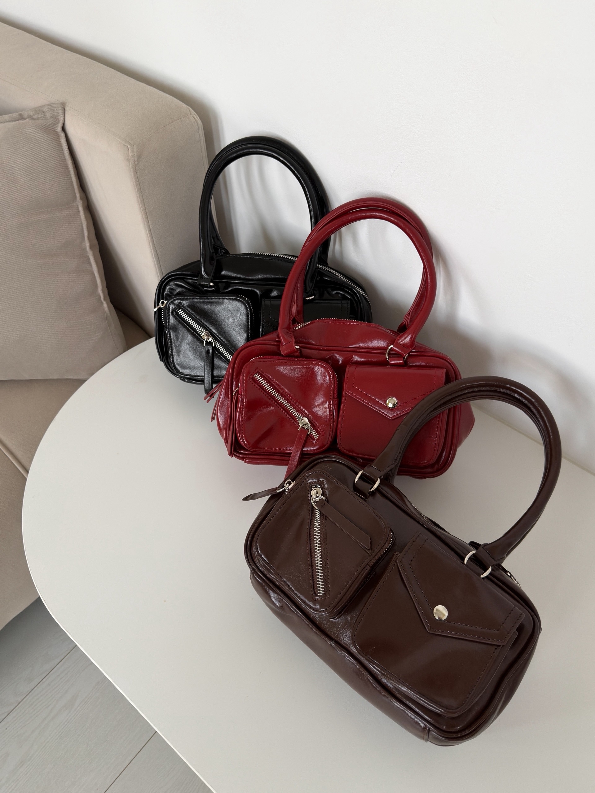 Сумка 6626 лак кармашки спереди