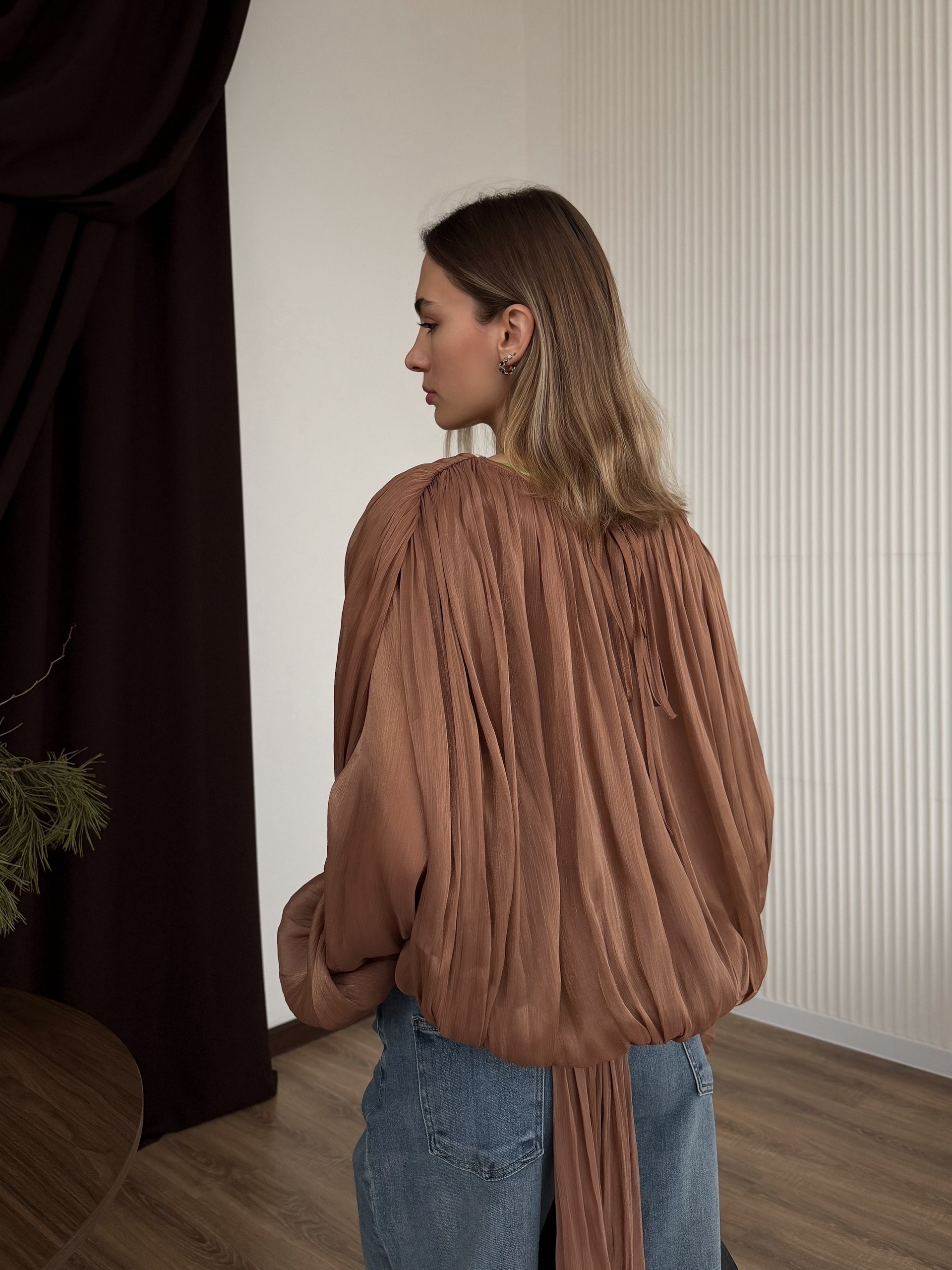 Блуза 2562 резинка снизу шлейф