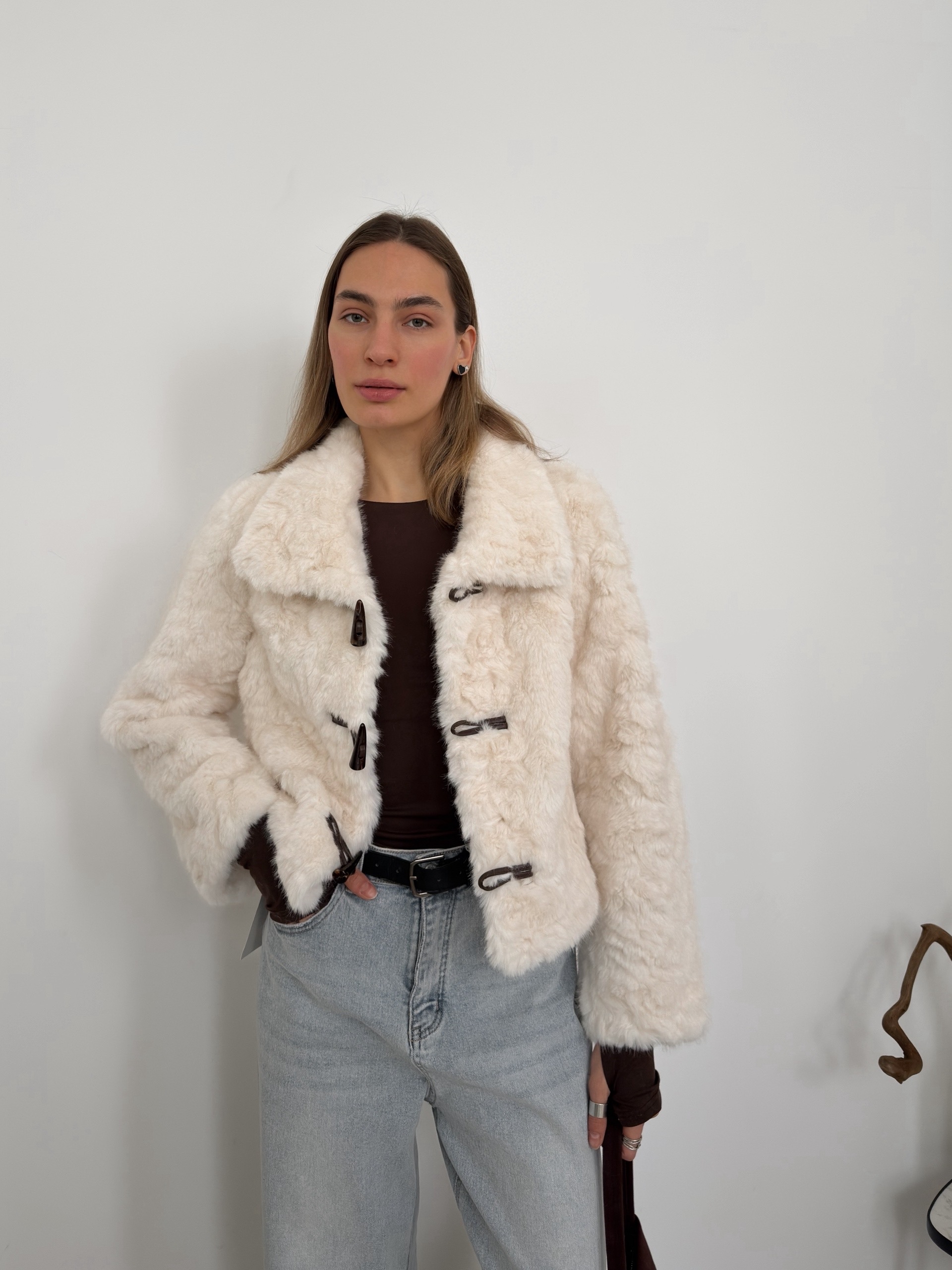 шубка Morethan 1230 короткая большие пуговки