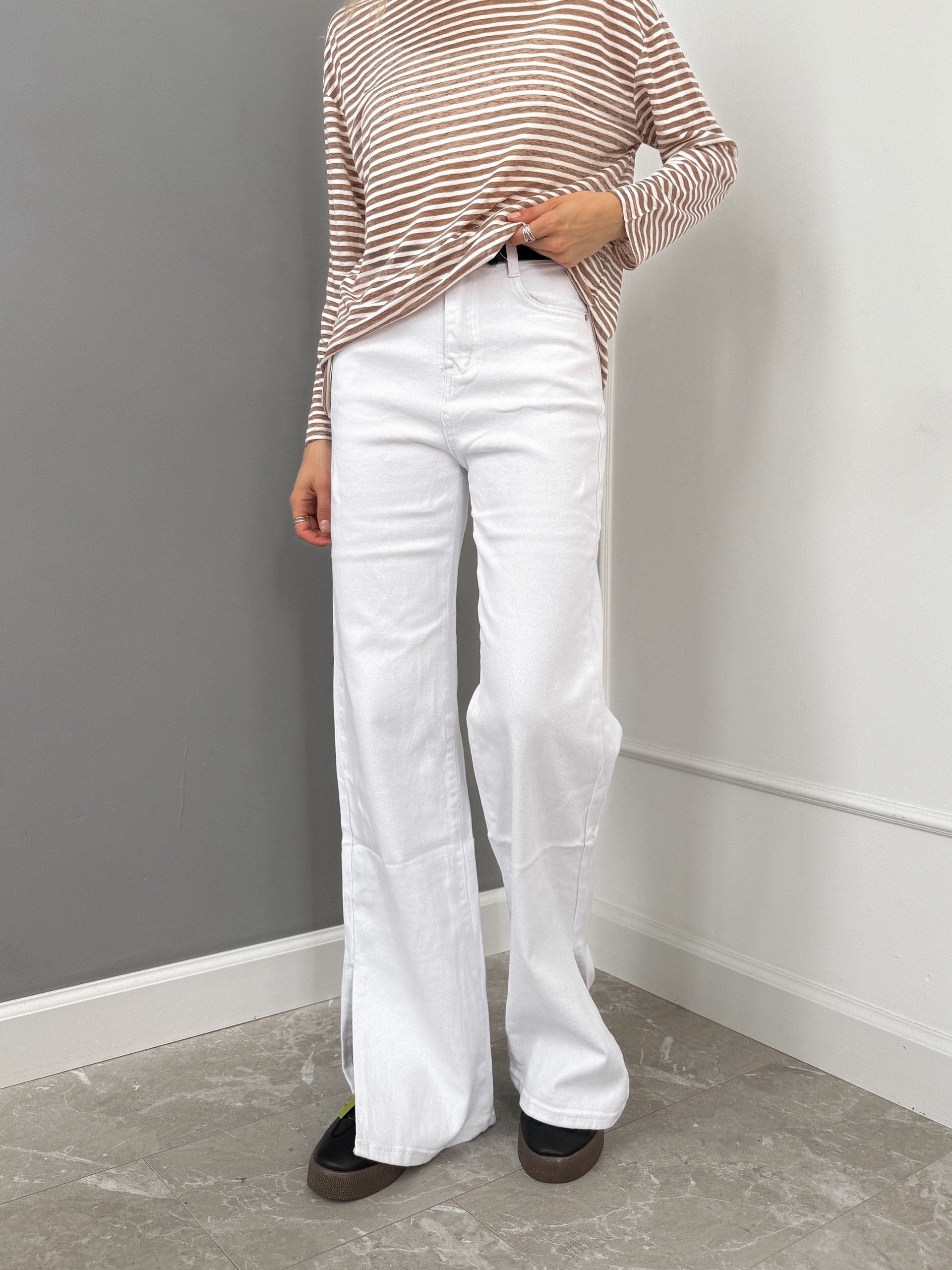 Джинсы Praisejeans N3072 белые прямые снизу разрез