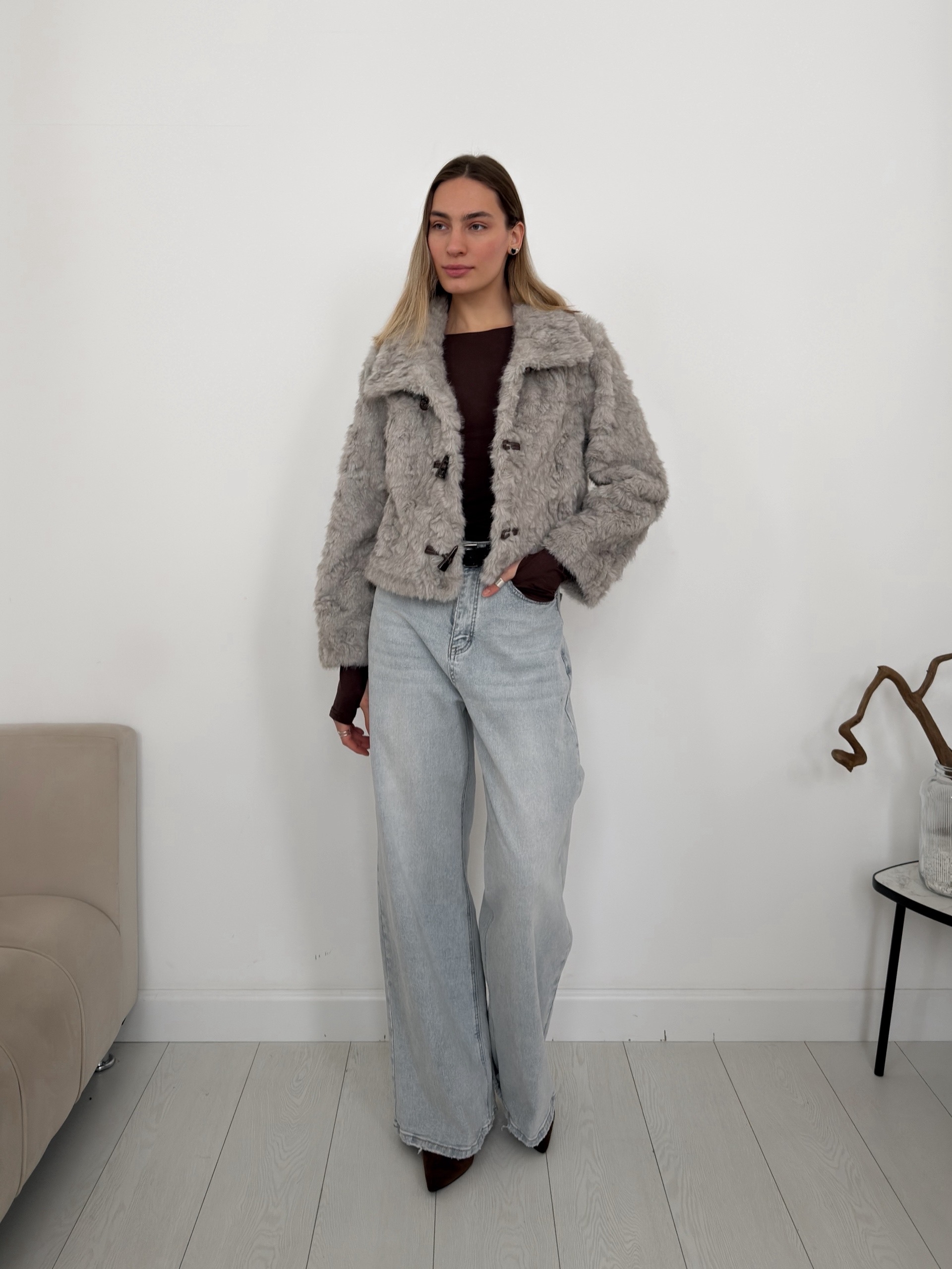 шубка Morethan 1230 короткая большие пуговки