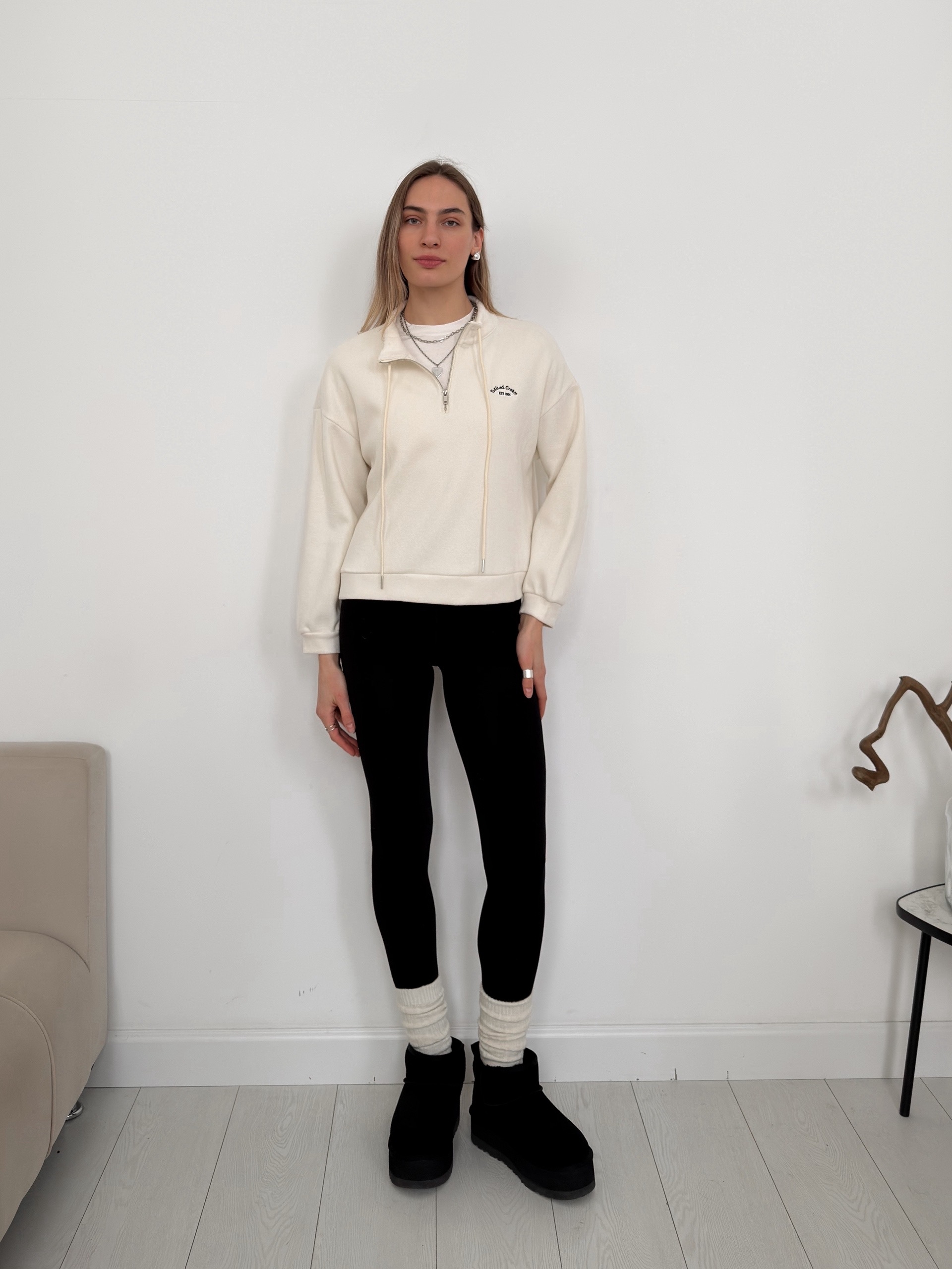 Свитшот Salted Cream 1618 завязки на вороте