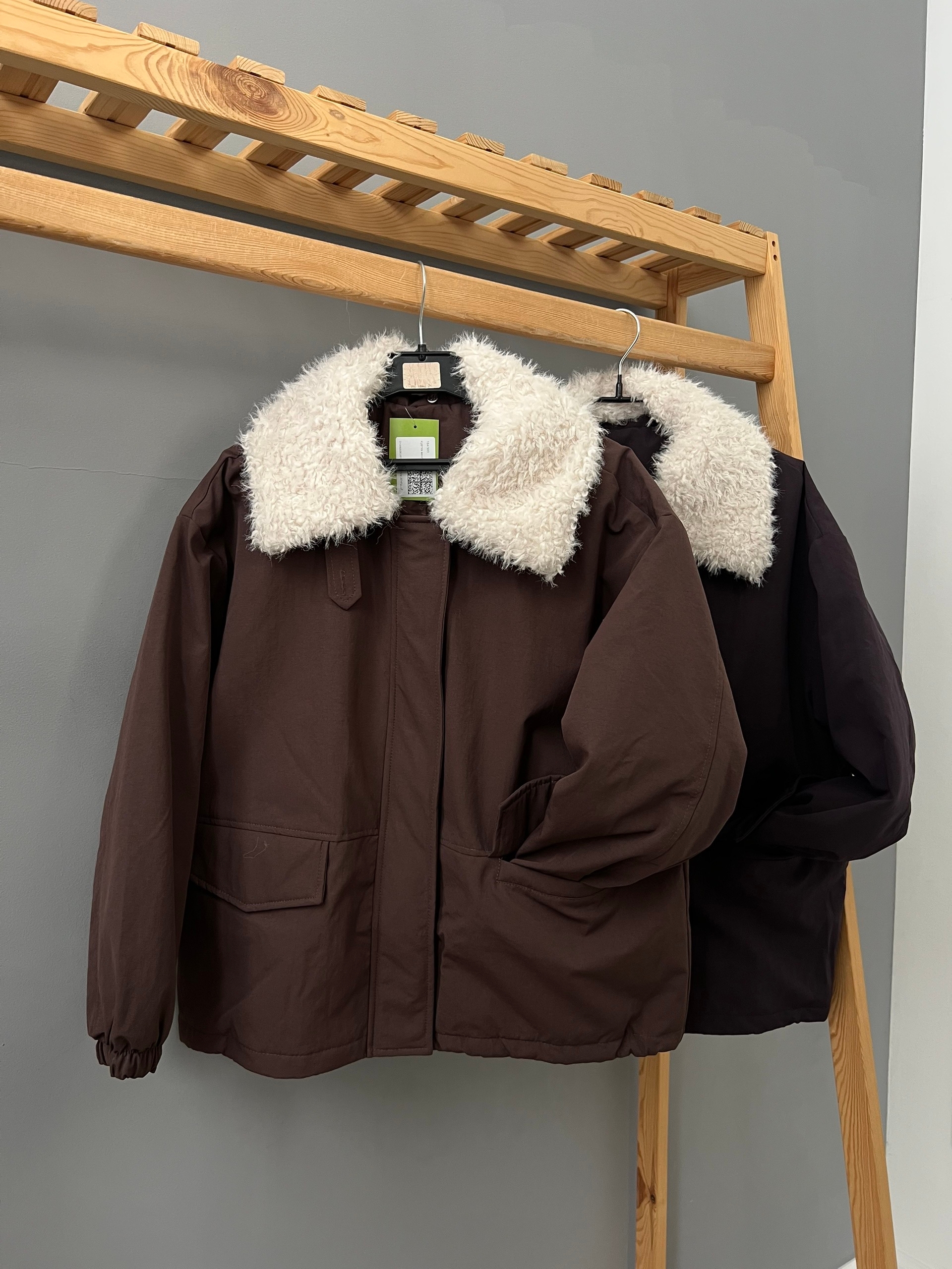 Куртка с меховым воротником 2596