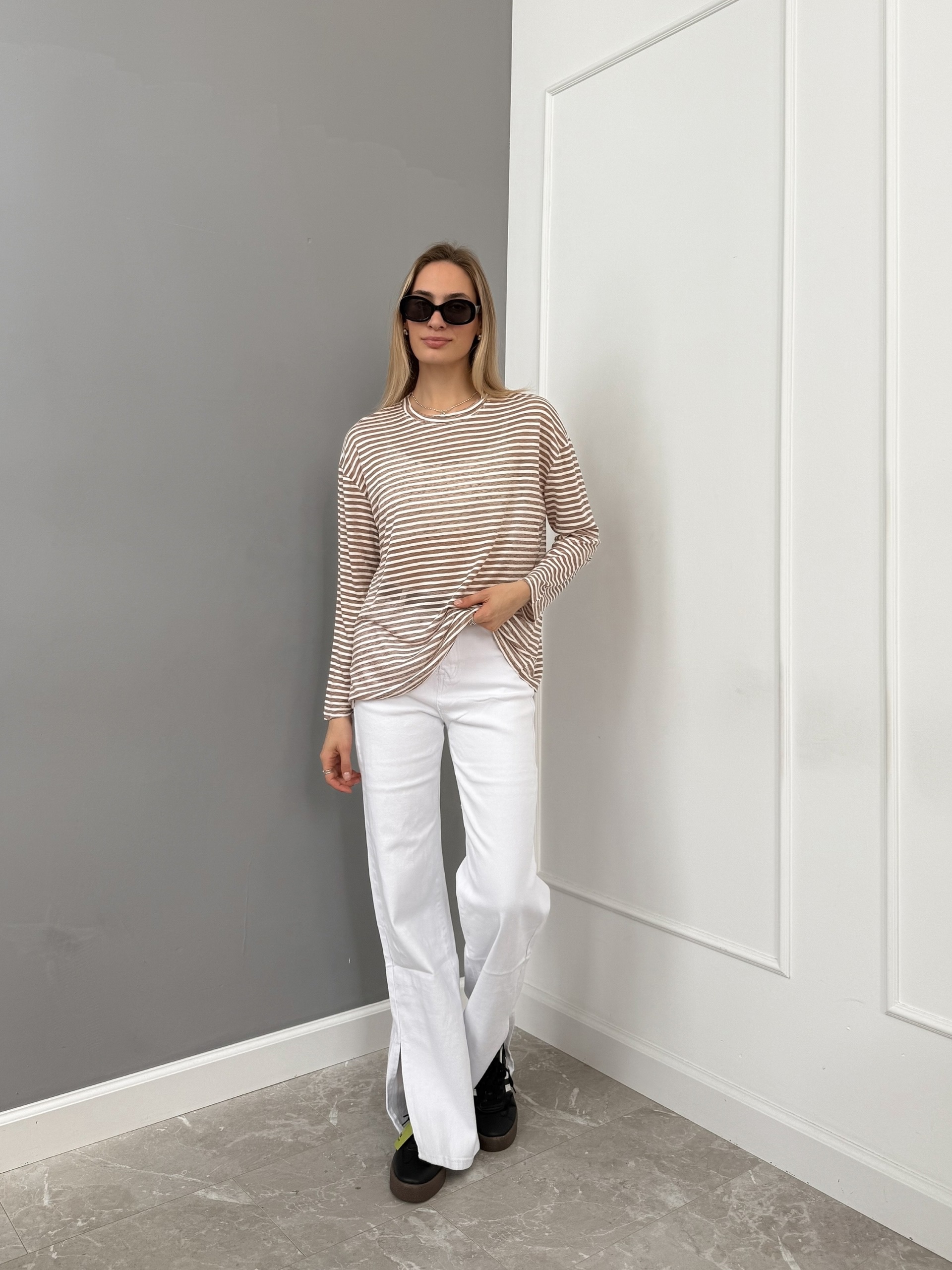 Джинсы Praisejeans N3072 белые прямые снизу разрез