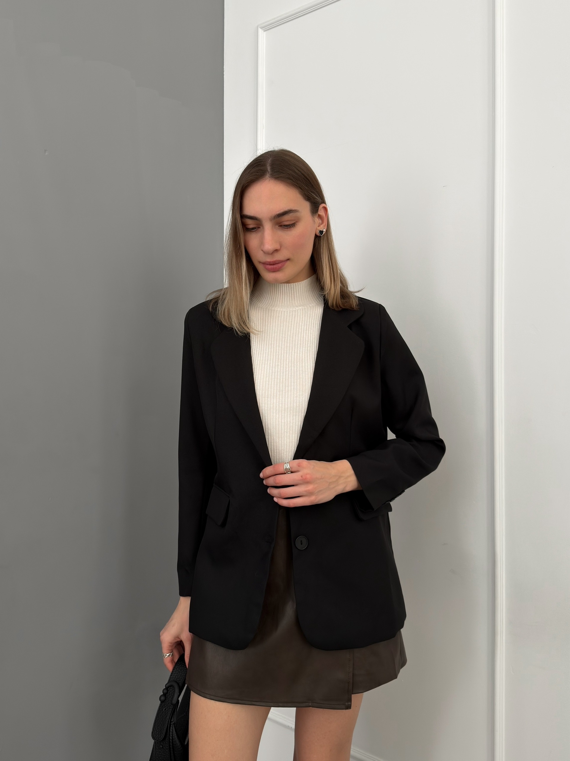 Жакет Amor две пуговицы с карманами