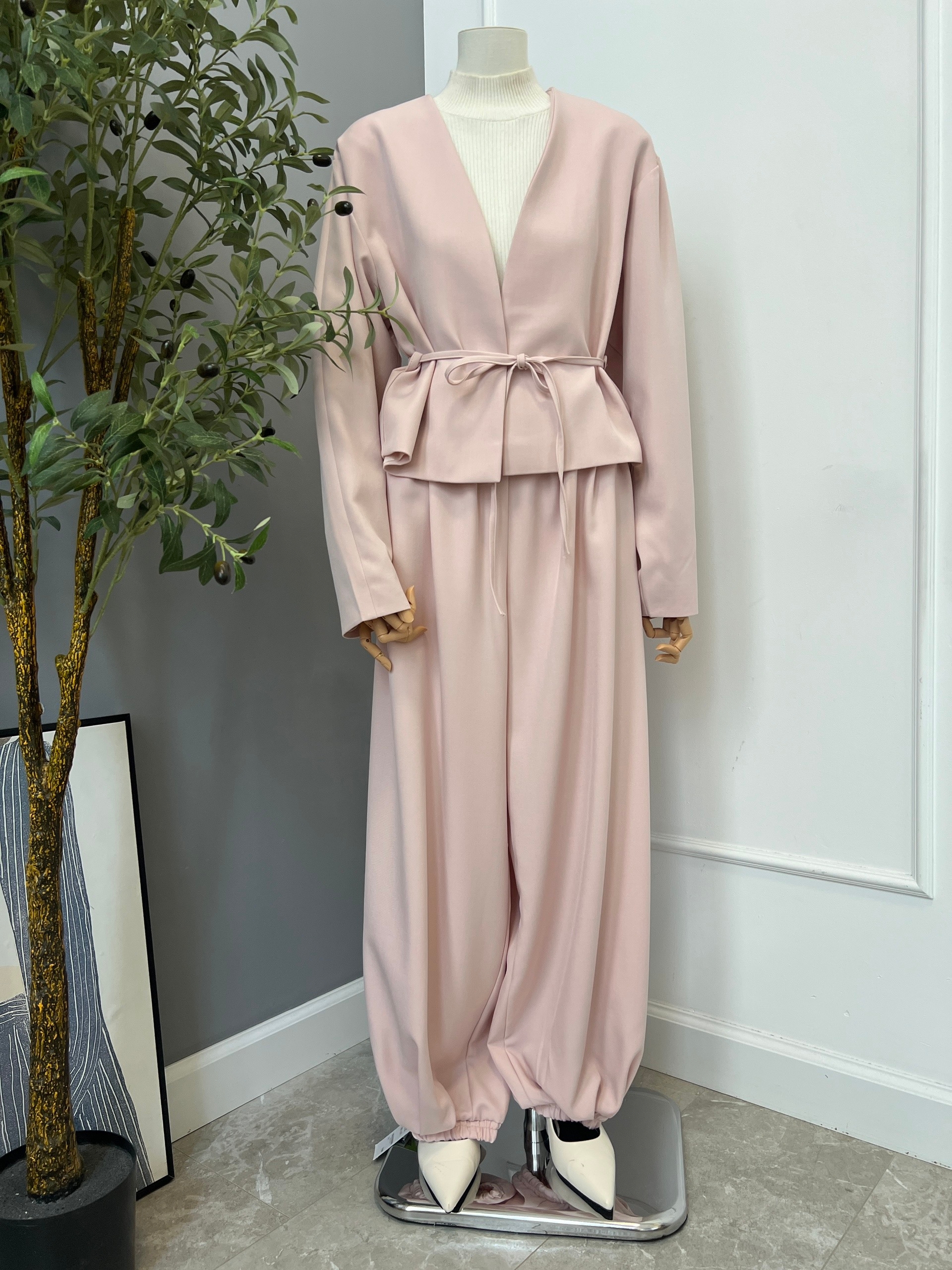 Костюм The Vibe жакет с пояском+брюки