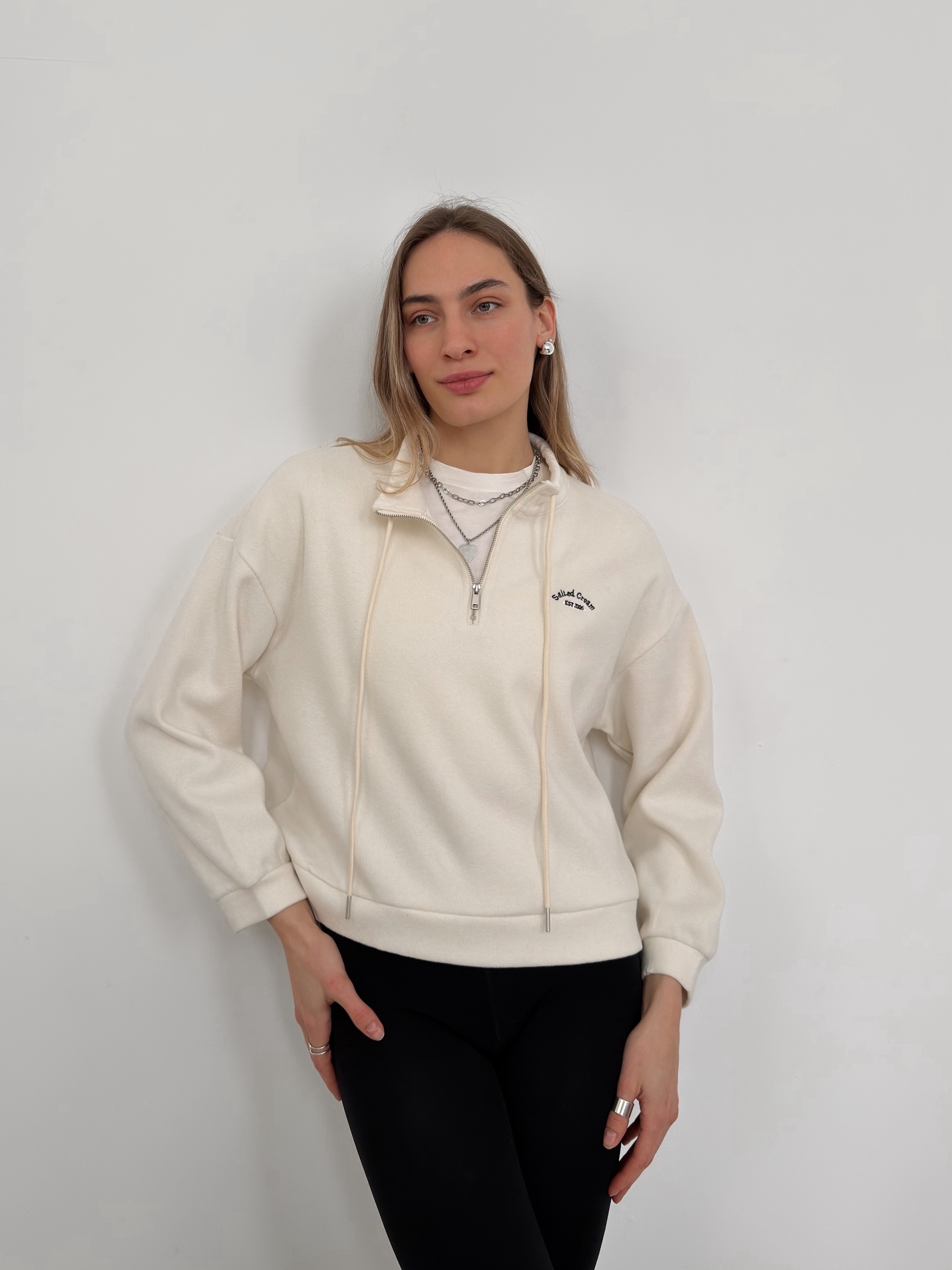 Свитшот Salted Cream 1618 завязки на вороте