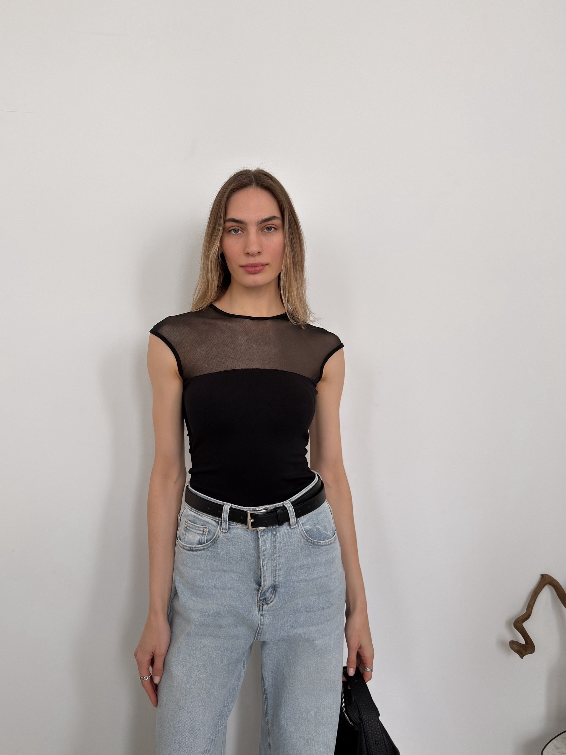 Майка с чашечками с сеткой