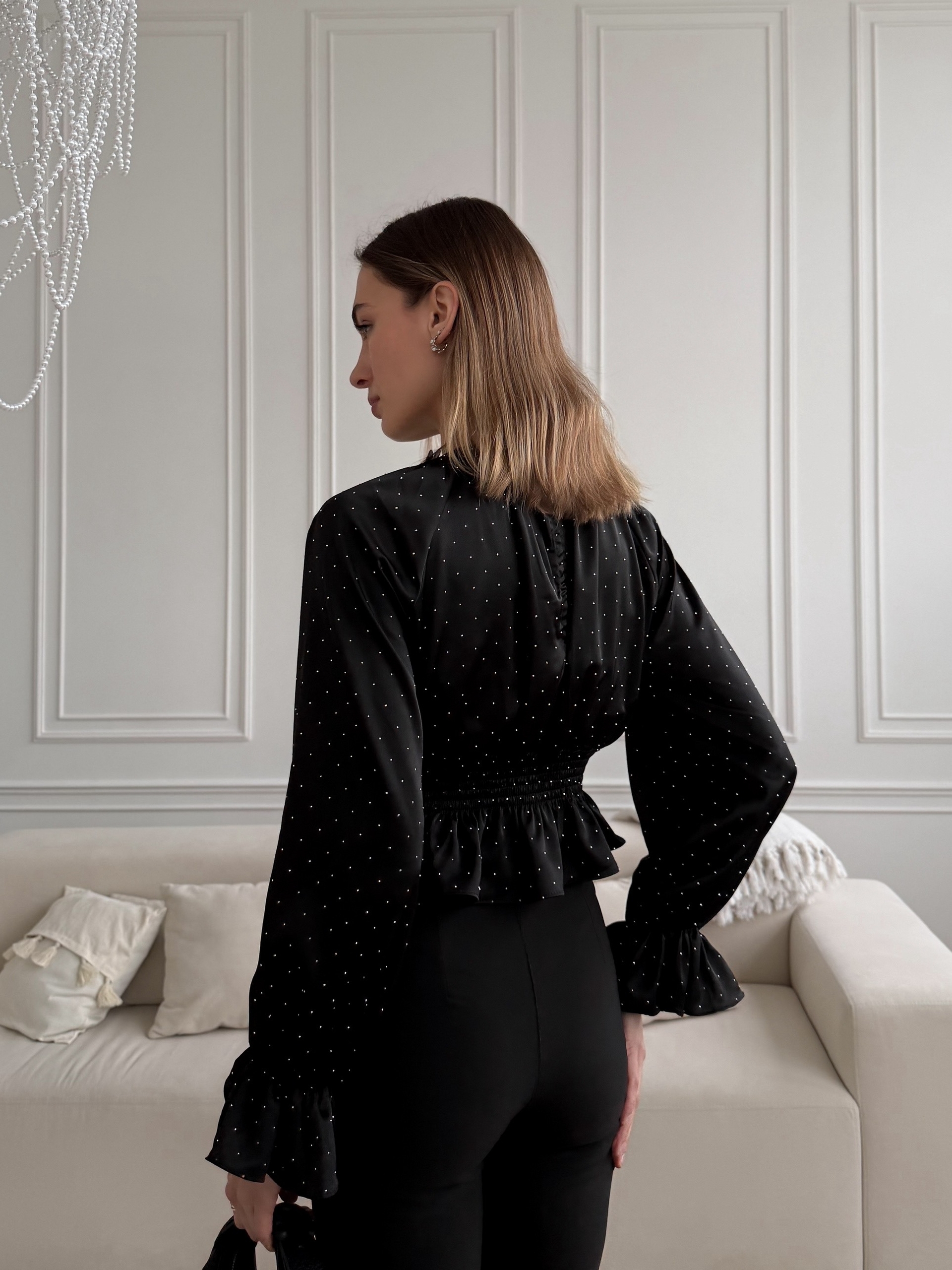 Блуза Fire  стразы+ вырез+брошь