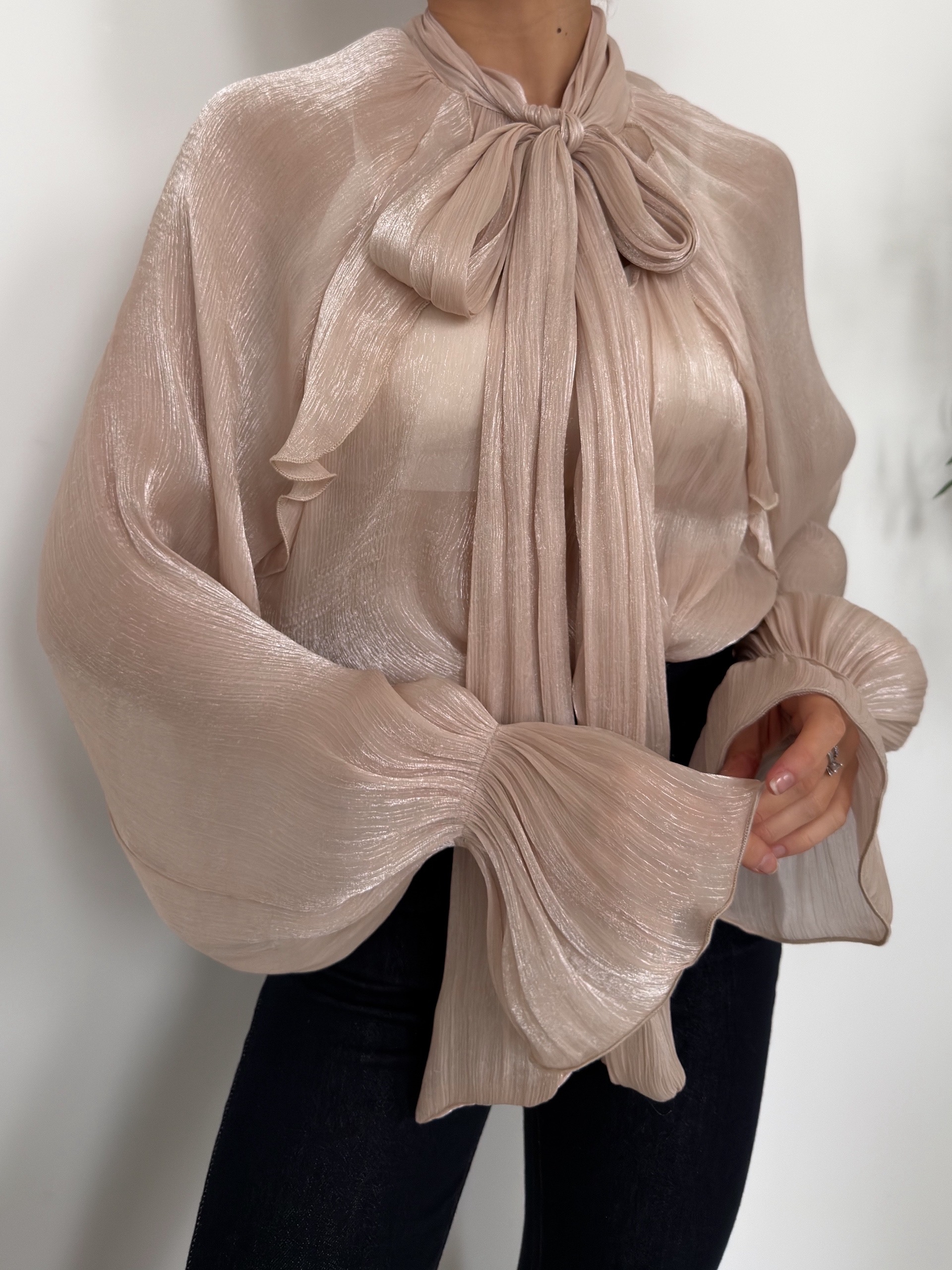 Блуза Soll легкая завязки на вороте перламутр