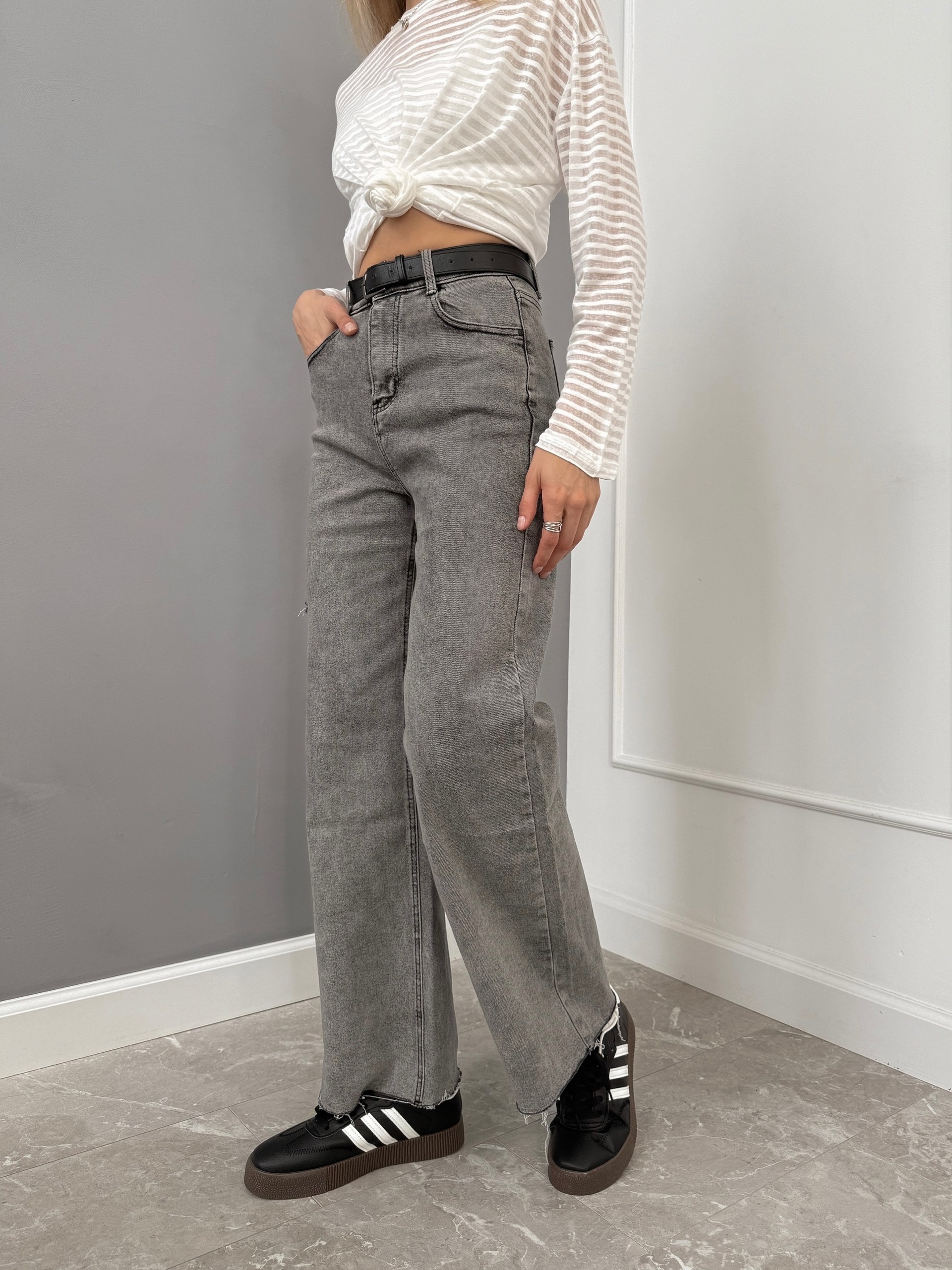 Джинсы Praisejeans L4013G прямые по бокам разрезы