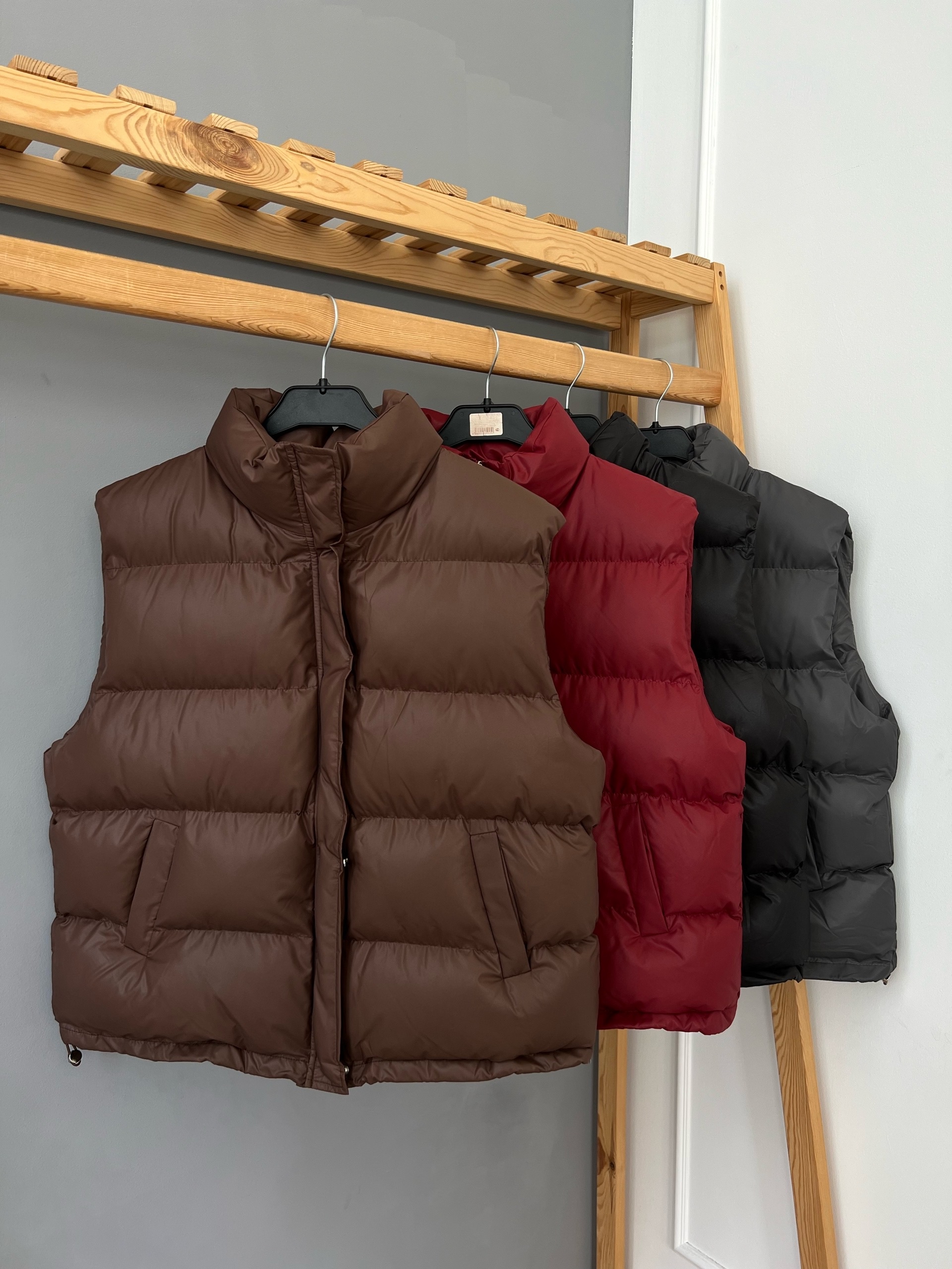 Жилет N.J brand 6089 болонь глянец