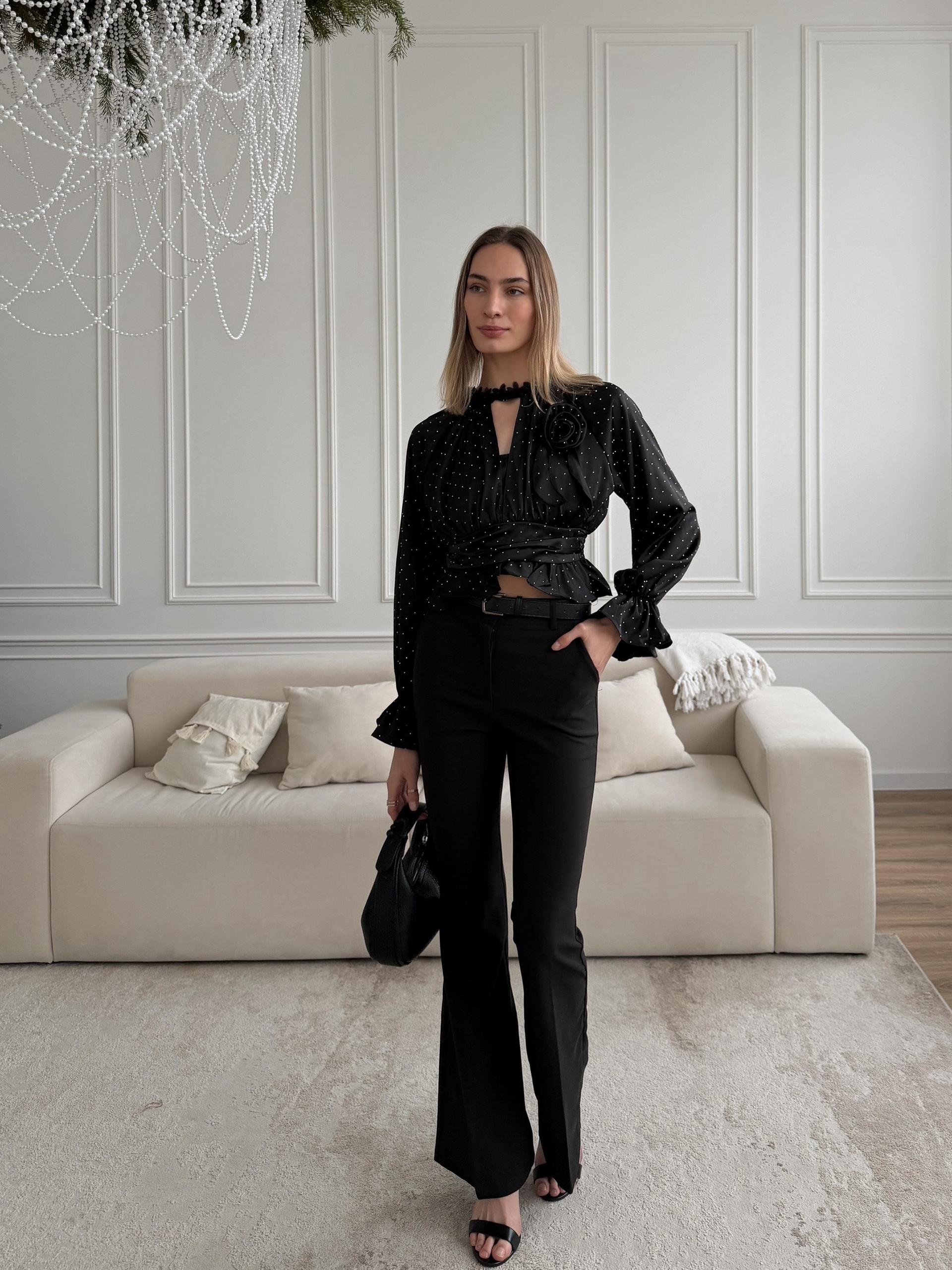 Блуза Fire  стразы+ вырез+брошь