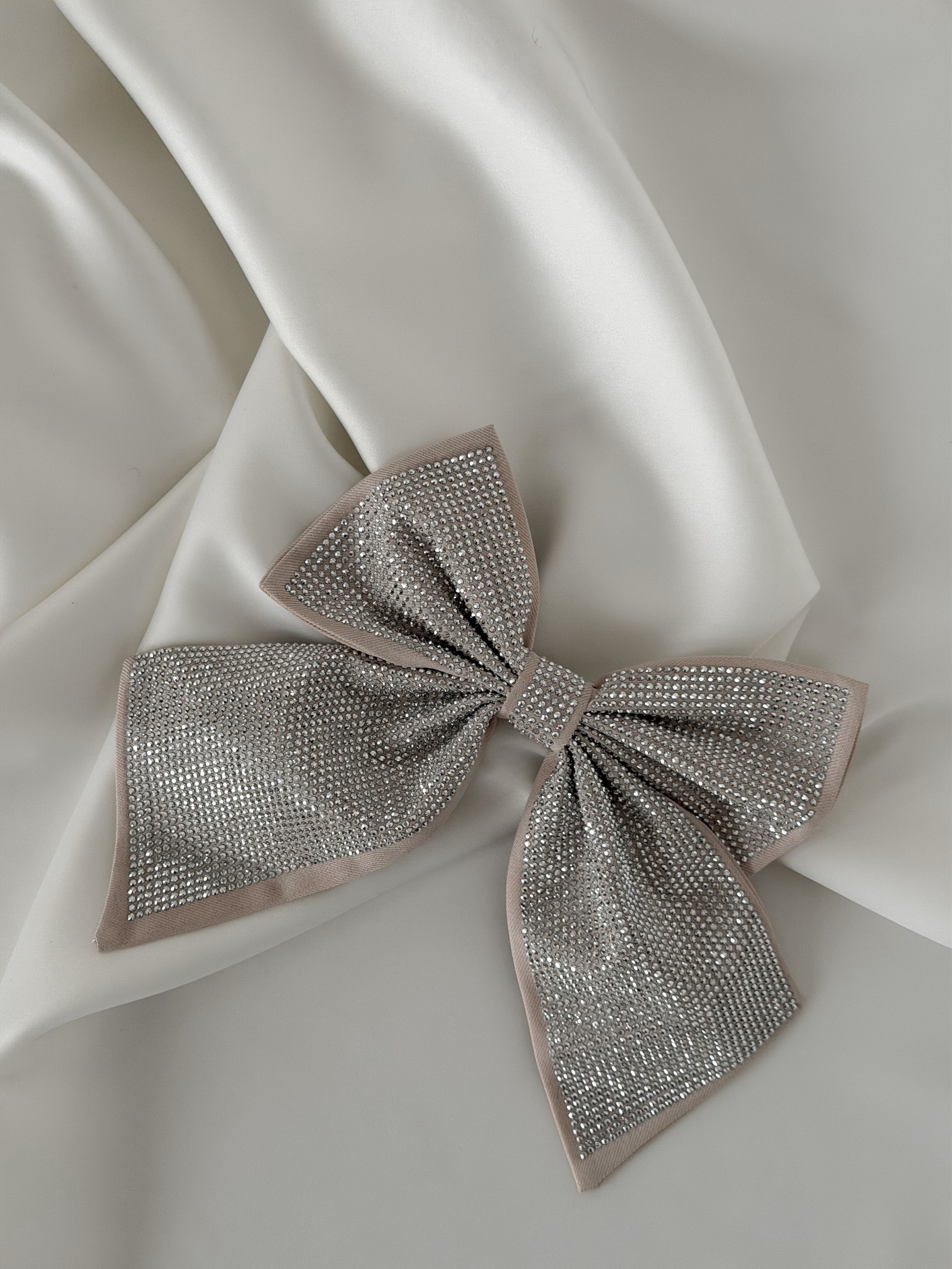 Заколка бант много страз