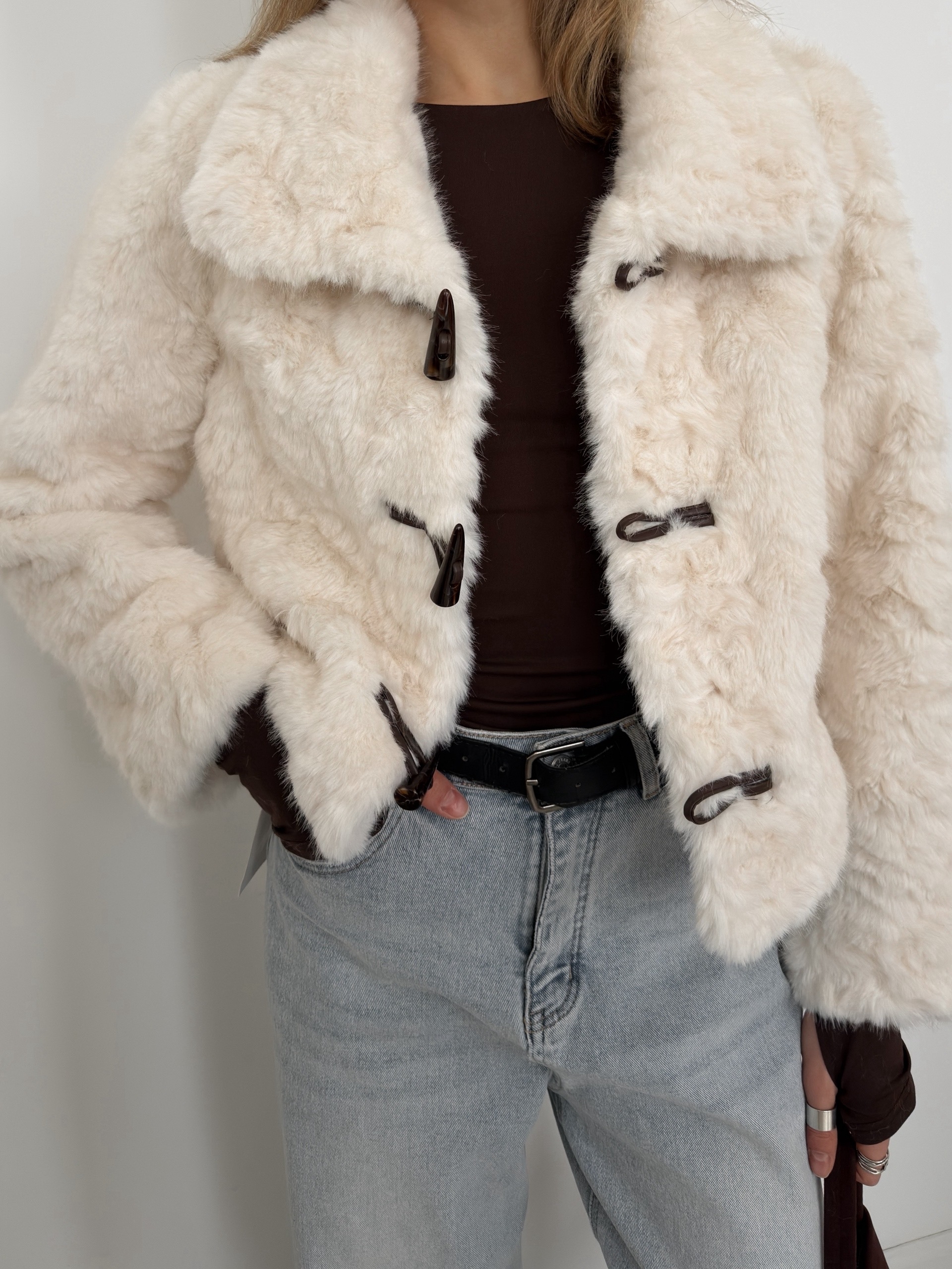 шубка Morethan 1230 короткая большие пуговки